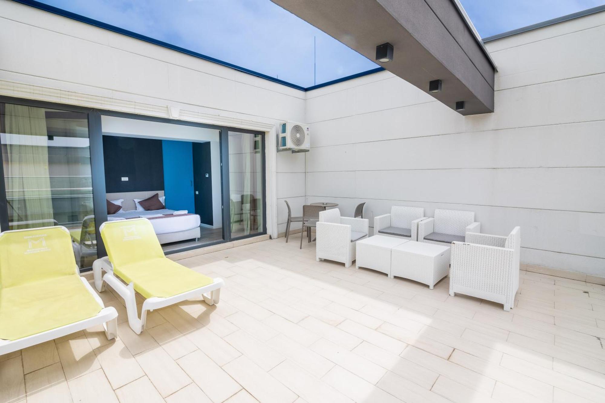 Miramare Residence Aparthotel Нэводари Экстерьер фото